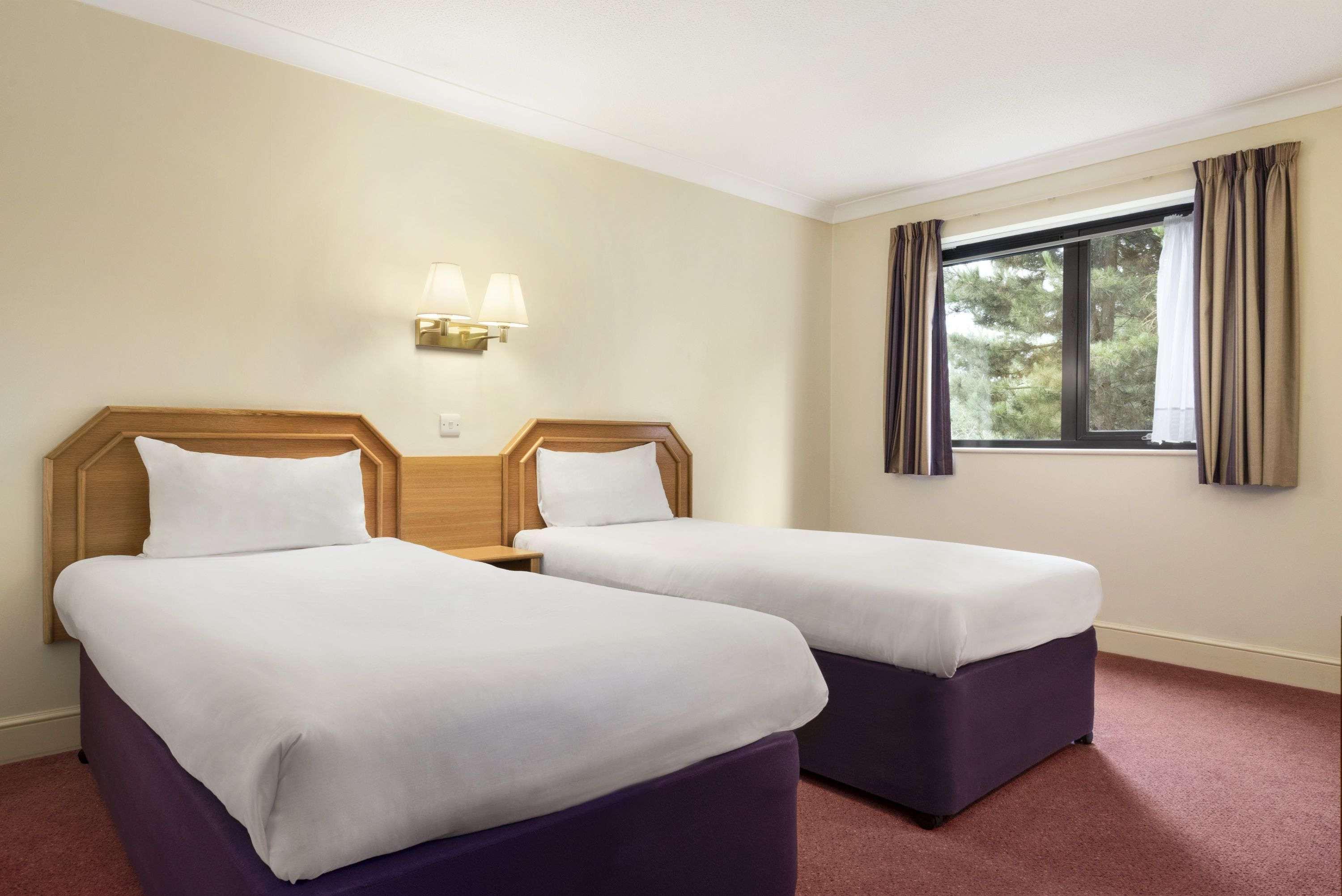Days Inn Stafford Luaran gambar