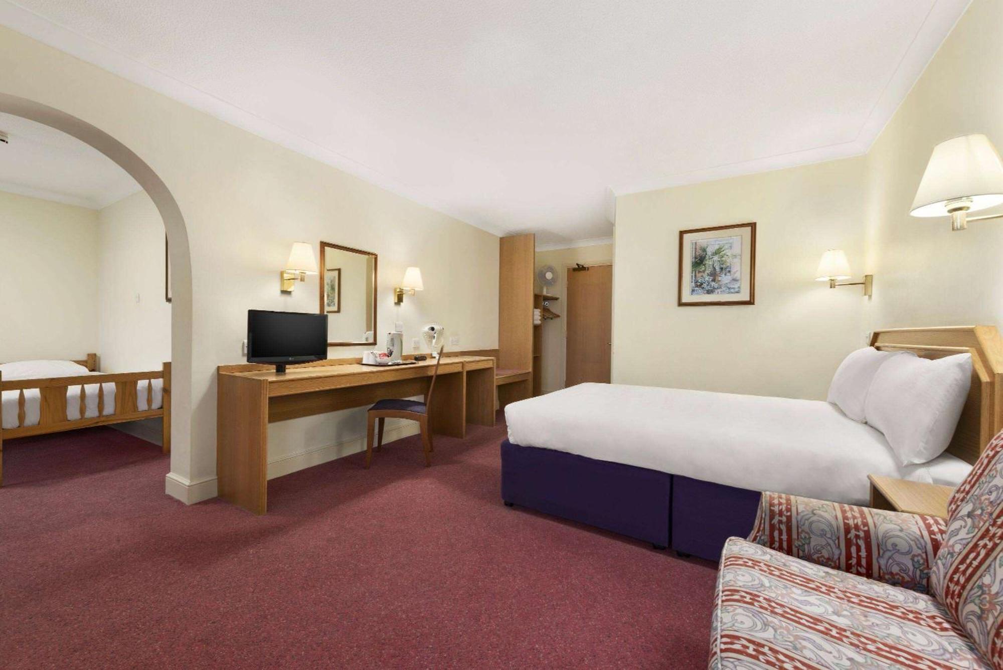 Days Inn Stafford Luaran gambar