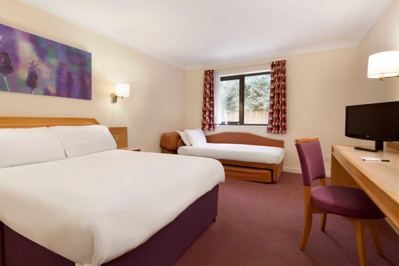 Days Inn Stafford Luaran gambar