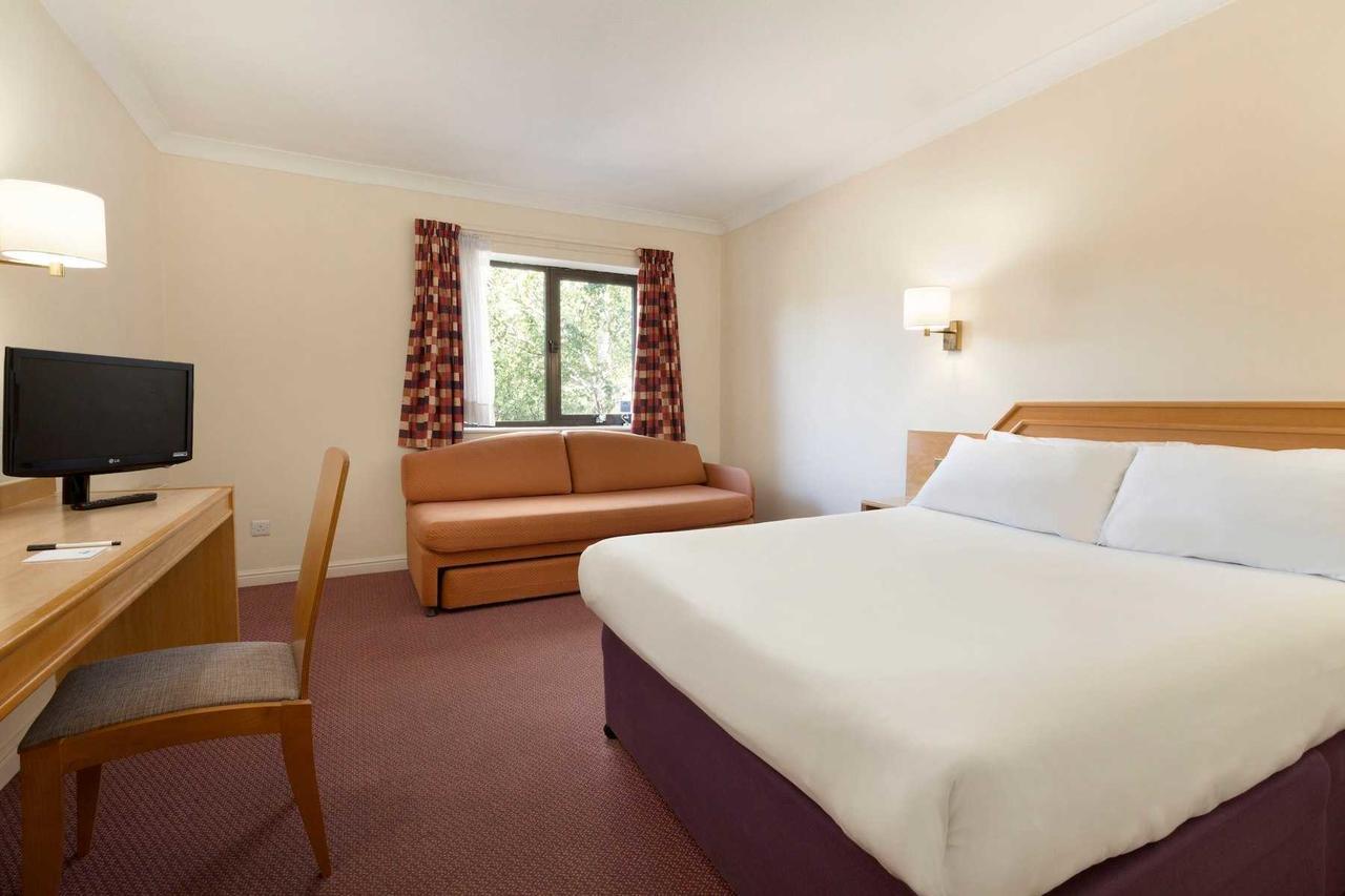 Days Inn Stafford Luaran gambar