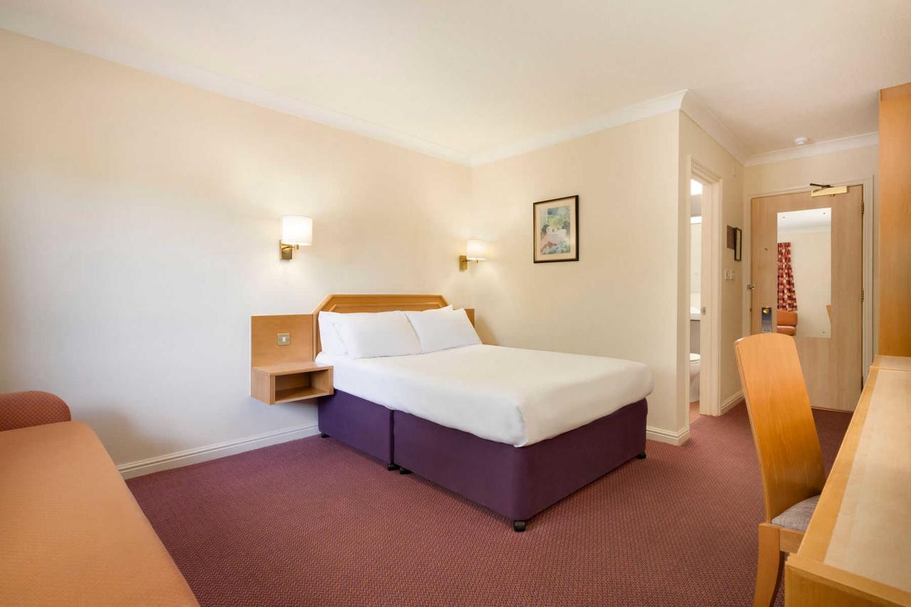 Days Inn Stafford Luaran gambar